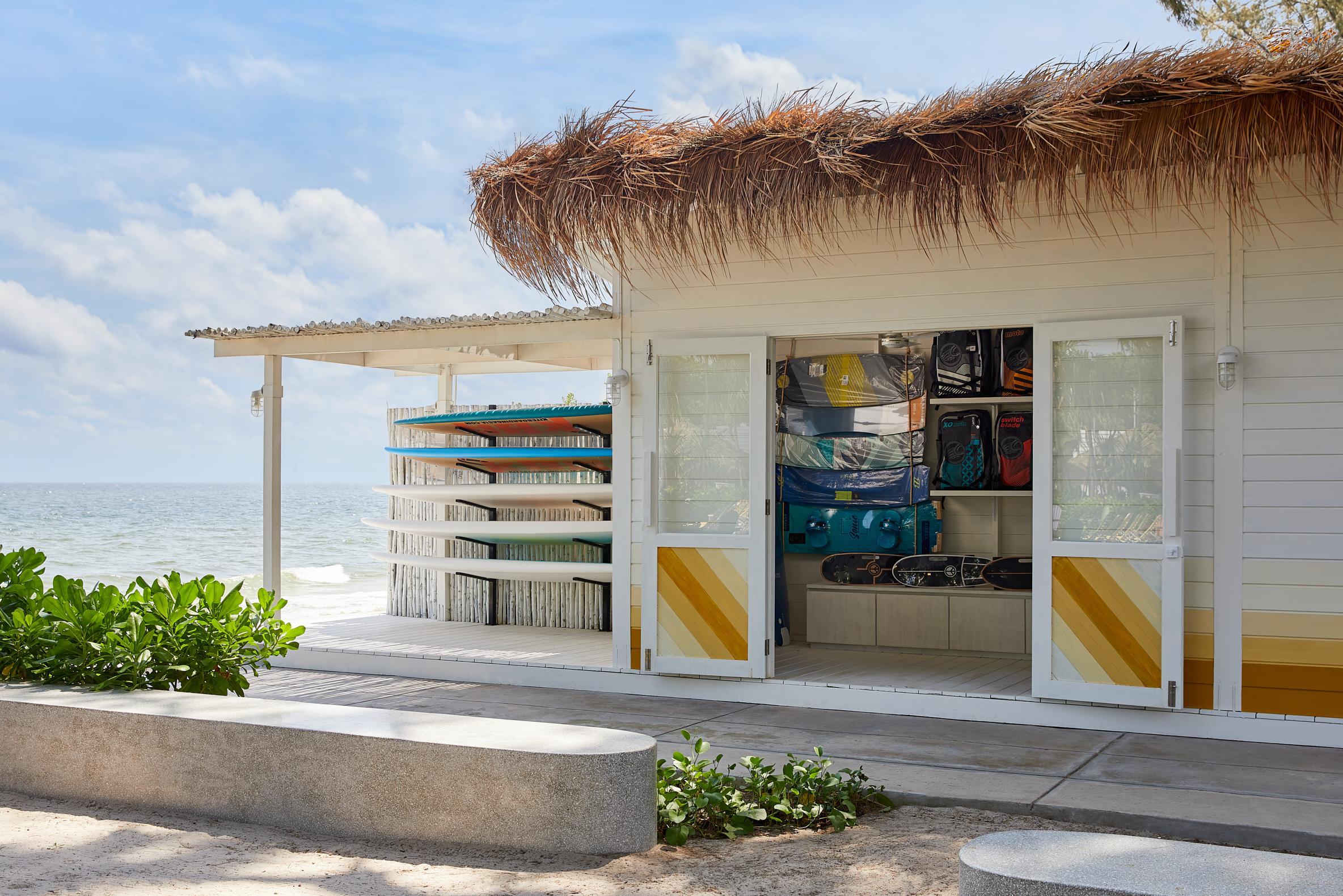The Standard, Hua Hin 호텔 외부 사진 The Lifeguard Hut at the beach