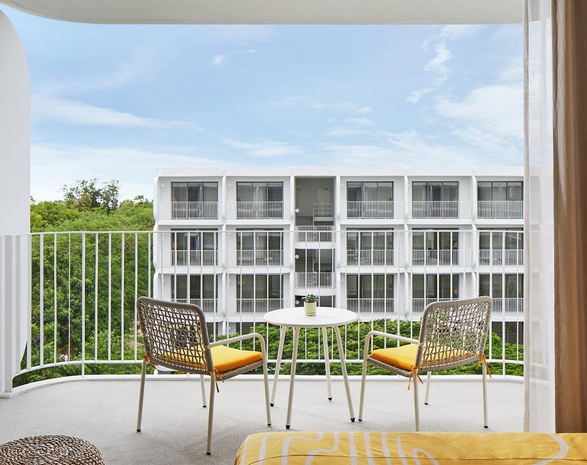 The Standard, Hua Hin 호텔 객실 사진 Balcony of a hotel room